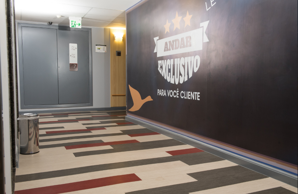 Linha Ambienta Make It Dark Grey e Massai Red- Cor.24071548 e 24074547 - Projeto. Ibis Copacabana.png